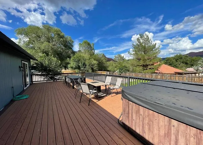 Uptown Vacation At The Oz With Hot Tub And Views Sedona